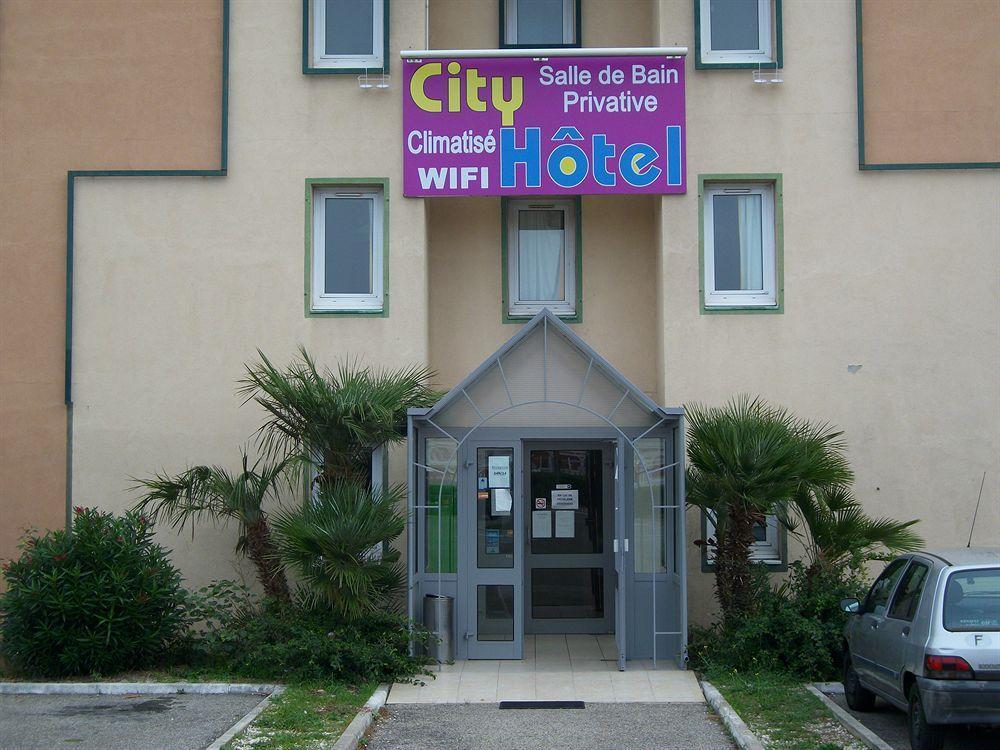 Face West Le Pontet Hotel Le Pontet  Exterior photo